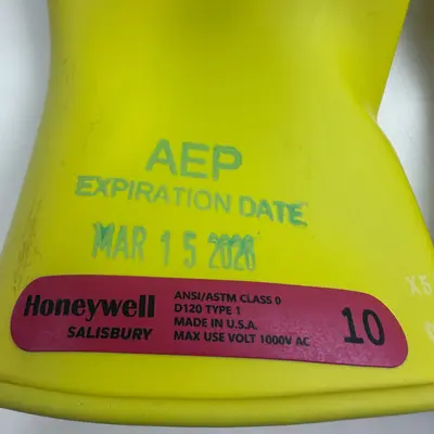 Honeywell Salisbury Class 0 Rubber Insulating Gloves 1000V AC Size 10 Yellow - Thumbnail 3