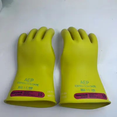 Honeywell Salisbury Class 0 Rubber Insulating Gloves 1000V AC Size 10 Yellow - Thumbnail 5