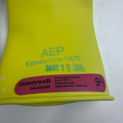 Honeywell Salisbury Class 0 Rubber Insulating Gloves 1000V AC Size 9.5 Yellow - Thumbnail 4
