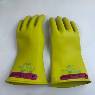 Honeywell Salisbury Class 0 Rubber Insulating Gloves 1000V AC Size 9.5 Yellow - Thumbnail 6