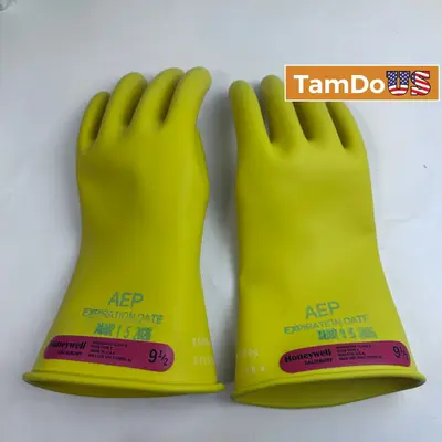 Honeywell Salisbury Class 0 Rubber Insulating Gloves 1000V AC Size 9.5 Yellow - Thumbnail 1