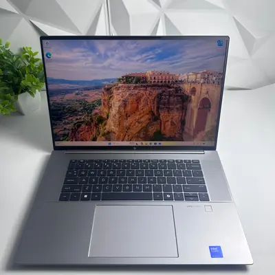 HP ZBook Studio 16 G11 16" 4K 120Hz, Ultra 7 165H, 64GB, 2TB RTX, 3000 Ada - Thumbnail 9