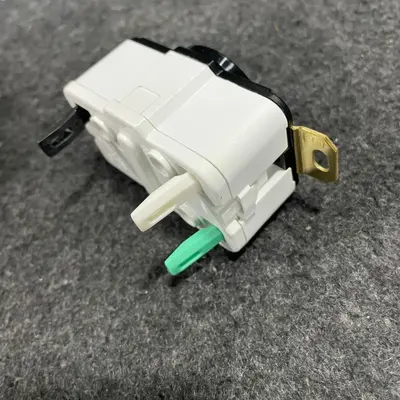 Hubbell HBL2310ST NEMA L5-20R Twist Lock Receptacle 20A 125V - Thumbnail 4
