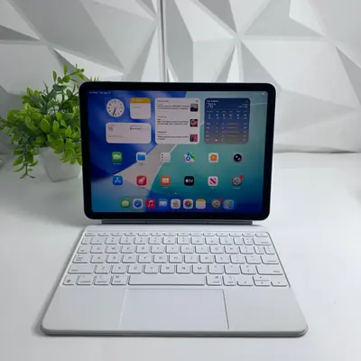 iPad Air 11-inch (M3) | Wi-Fi Only | 256GB | Blue with Magic Keyboard - Thumbnail 10