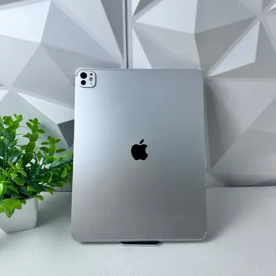 Apple iPad Pro 13-inch (M5) Wi-Fi + Cellular | 256GB | Silver - Thumbnail 2