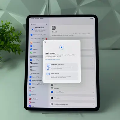 iPad Pro 13-inch (M5) Wi-Fi Only | 256GB | Space Black - Thumbnail 4