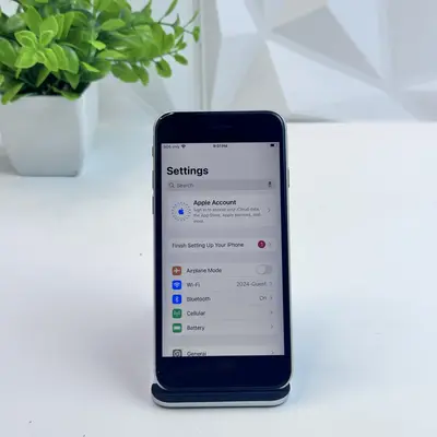 iPhone SE (3rd generation) | 64GB | Star Light | Unlocked - Thumbnail 3