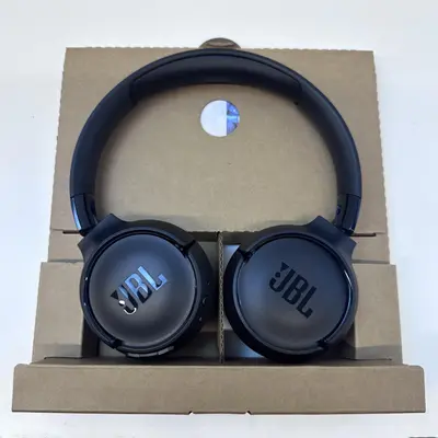 JBL Tune 520BT Wireless On-Ear Headphones Black, Pure Bass Sound - Thumbnail 3