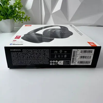 JBL Tune 720BT Wireless Over-Ear Headphones Pure Bass Sound 76H Battery Black - Thumbnail 9