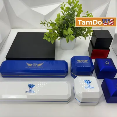 LED Illuminated Diamond Jewelry Display Gift Boxes - Excellent - Real photo at TamDo.us