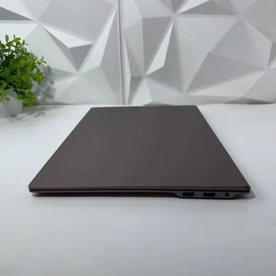LG gram Pro 17" 2.5K Touch Laptop, Core Ultra 7, 32GB, 1TB, Windows 11 Home - Thumbnail 3