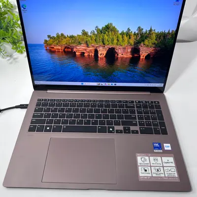 LG gram Pro 17" 2.5K Touch Laptop, Core Ultra 7, 32GB, 1TB, Windows 11 Home - Thumbnail 9