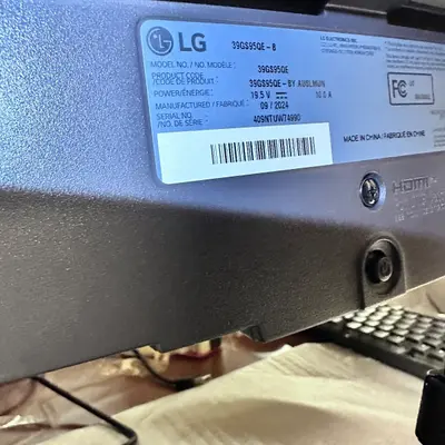 LG UltraGear 39GS95QE-B 39" Curved OLED Gaming Monitor 240Hz G-SYNC FreeSync - Thumbnail 8