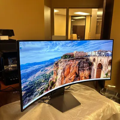 LG UltraGear 39GS95QE-B 39" Curved OLED Gaming Monitor 240Hz G-SYNC FreeSync - Thumbnail 2