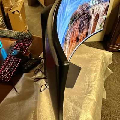 LG UltraGear 39GS95QE-B 39" Curved OLED Gaming Monitor 240Hz G-SYNC FreeSync - Thumbnail 10