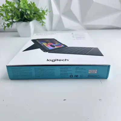 Logitech Slim Combo Backlit Keyboard Case for iPad 5th & 6th Gen - Thumbnail 2
