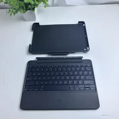 Logitech Slim Combo Backlit Keyboard Case for iPad 5th & 6th Gen - Thumbnail 4