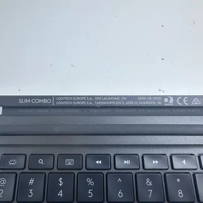 Logitech Slim Combo Backlit Keyboard Case for iPad 5th & 6th Gen - Thumbnail 6