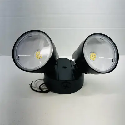 LUTEC P6221B 2000 Lumen 18W LED Dual-Head Outdoor Floodlight - Thumbnail 3