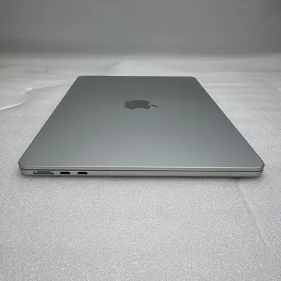 Macbook Air (13-inch, M3, 2024) 10-Core GPU, 16GB, 256GB SSD *Please READ* - Thumbnail 2