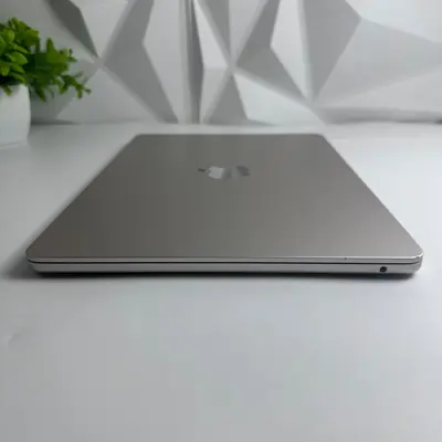 MacBook Air (13-inch, M5) 8-Core GPU, 16GB, 512GB SSD, StarLight - Thumbnail 3
