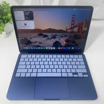 Macbook Neo (13-inch, A18 Pro) 5-Core GPU, 8GB, 512GB SSD - Indigo - Thumbnail 9