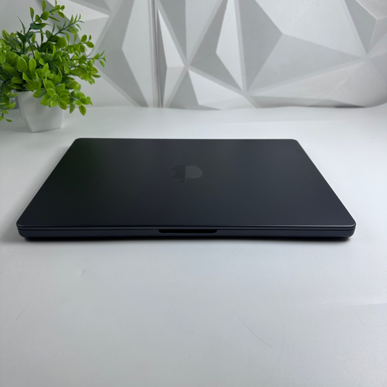 MacBook Pro (14-inch, Apple M5, 2025) | Good | TamDo.us