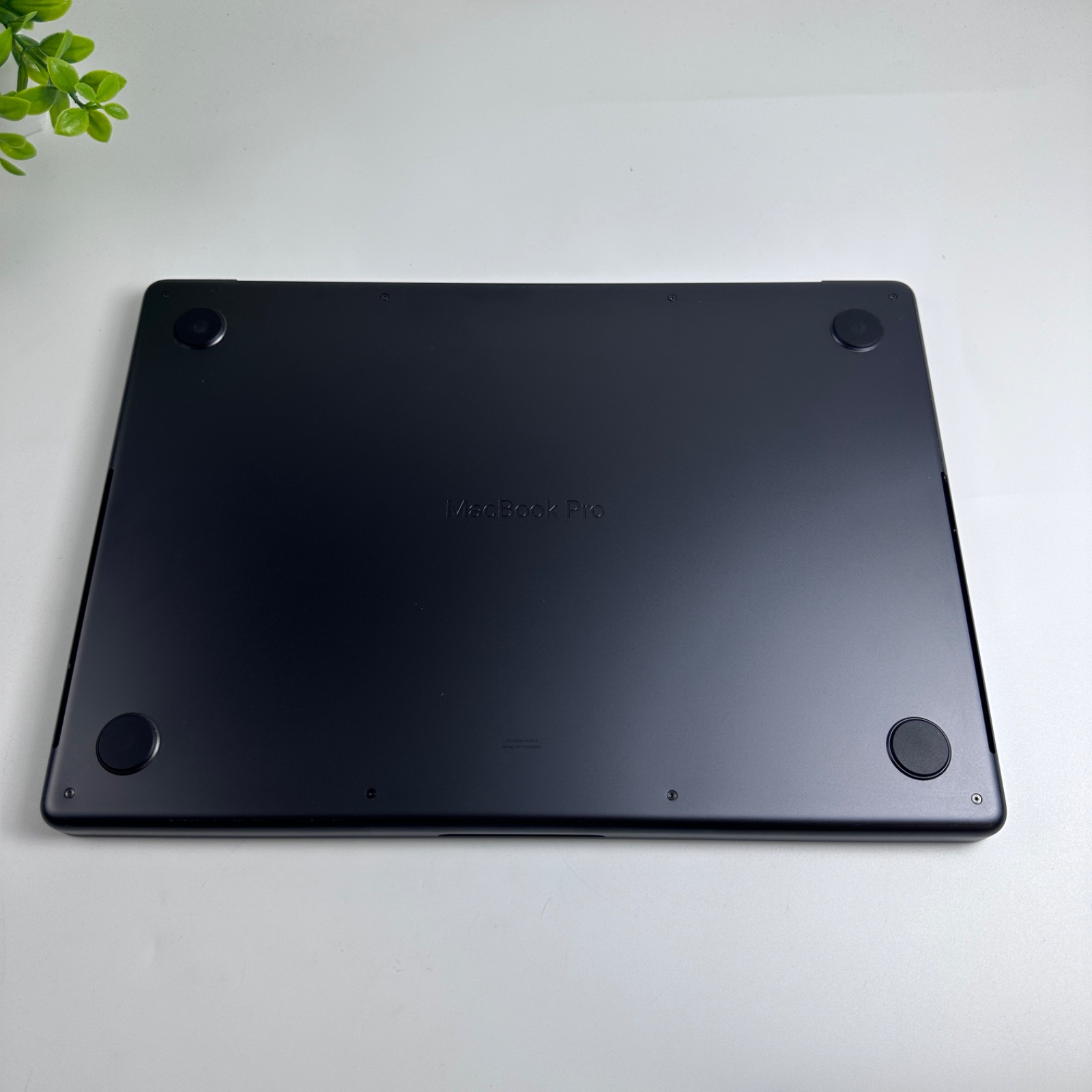 MacBook Pro (14-inch, Apple M5, 2025) | Good | TamDo.us
