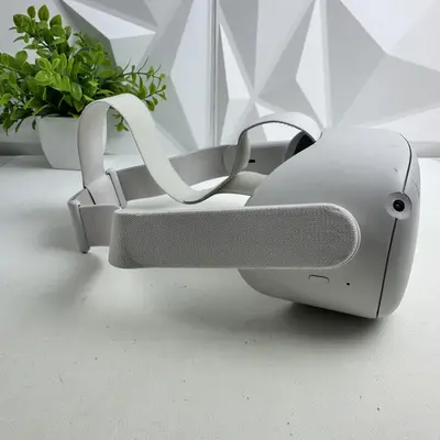 Meta Oculus Quest 2 128GB Standalone VR Headset - Thumbnail 9