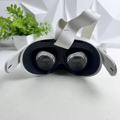 Meta Oculus Quest 2 128GB Standalone VR Headset - Thumbnail 3