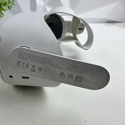 Meta Oculus Quest 2 128GB Standalone VR Headset - Thumbnail 4