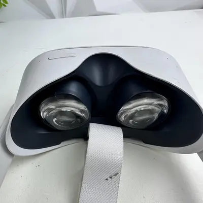 Meta Oculus Quest 2 128GB Standalone VR Headset - Thumbnail 7