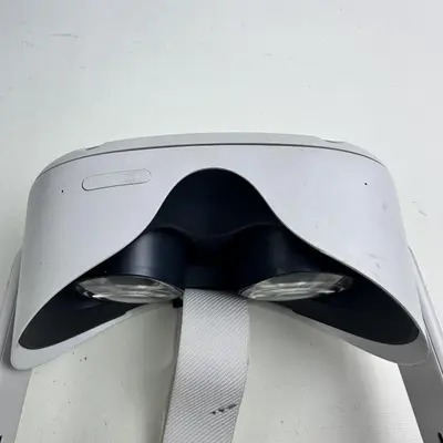 Meta Oculus Quest 2 128GB Standalone VR Headset - Thumbnail 6