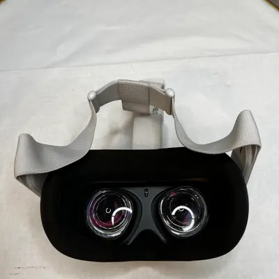 Meta Quest 2 Advanced All-In-One Virtual Reality Headset - 128GB - Thumbnail 8