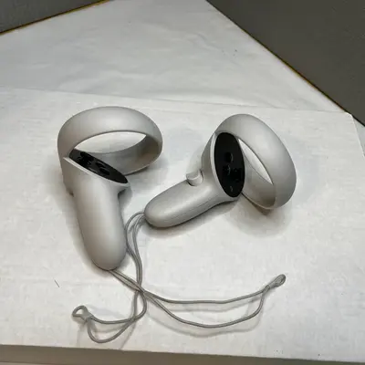 Meta Quest 2 Advanced All-In-One Virtual Reality Headset - 128GB - Thumbnail 5