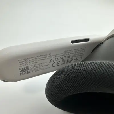 Meta Quest 3 512GB Breakthrough Mixed Reality VR Headset - Thumbnail 10