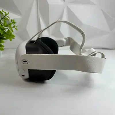 Meta Quest 3 512GB Breakthrough Mixed Reality VR Headset - Thumbnail 4