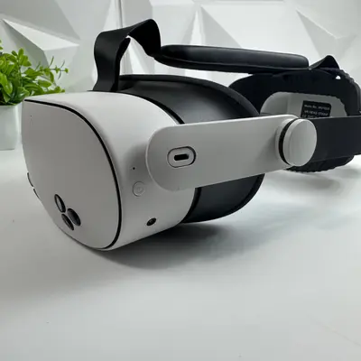 Meta Quest 3S 128GB VR Headset Model P97 All-In-One Mixed Reality Controllers - Thumbnail 4
