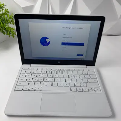 Microsoft Surface Laptop SE 11.6" Celeron N4020, 4GB RAM, 64GB for School Office - Thumbnail 9