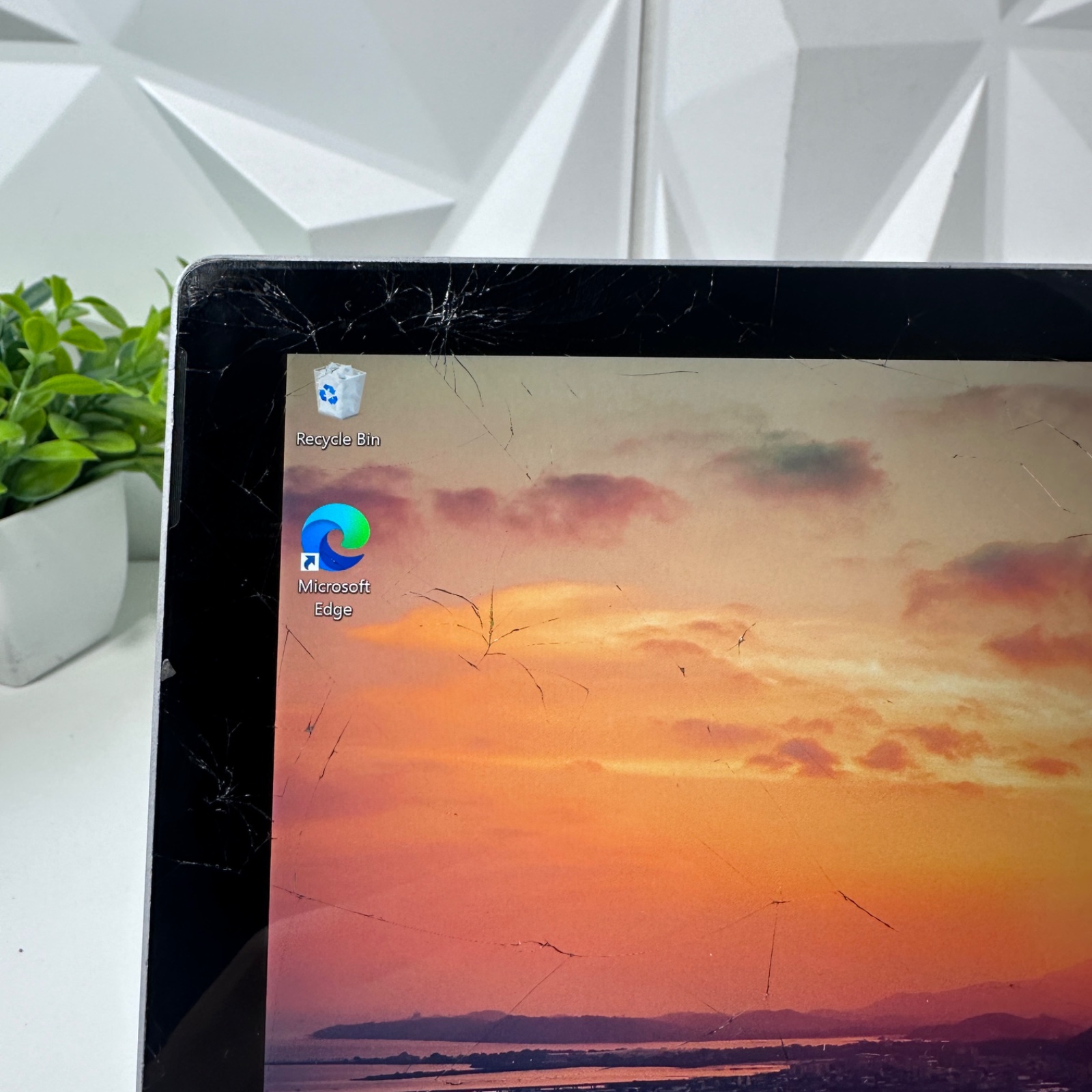 Microsoft Surface Pro 5 Model 1807 LTE | Good | TamDo.us