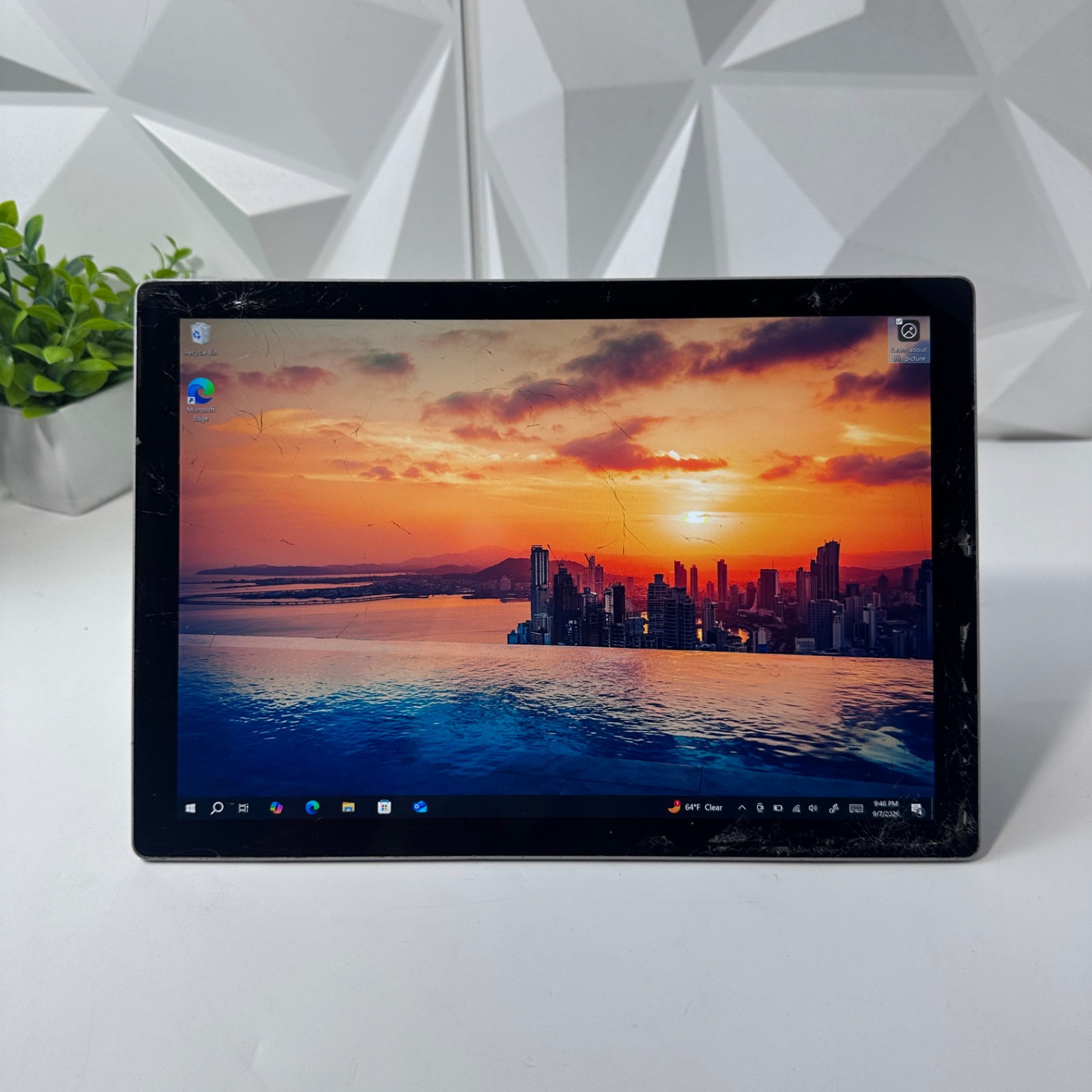 Microsoft Surface Pro 5 Model 1807 LTE | Good | TamDo.us