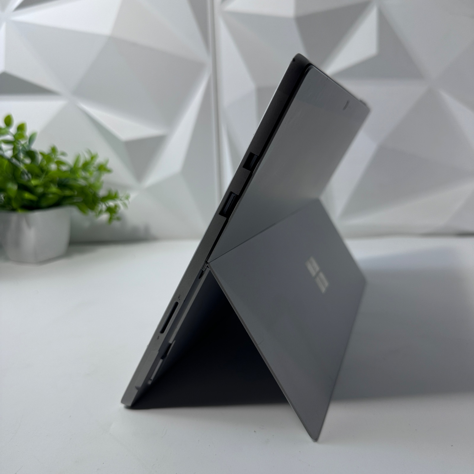 Microsoft Surface Pro 5 Model 1807 LTE | Good | TamDo.us