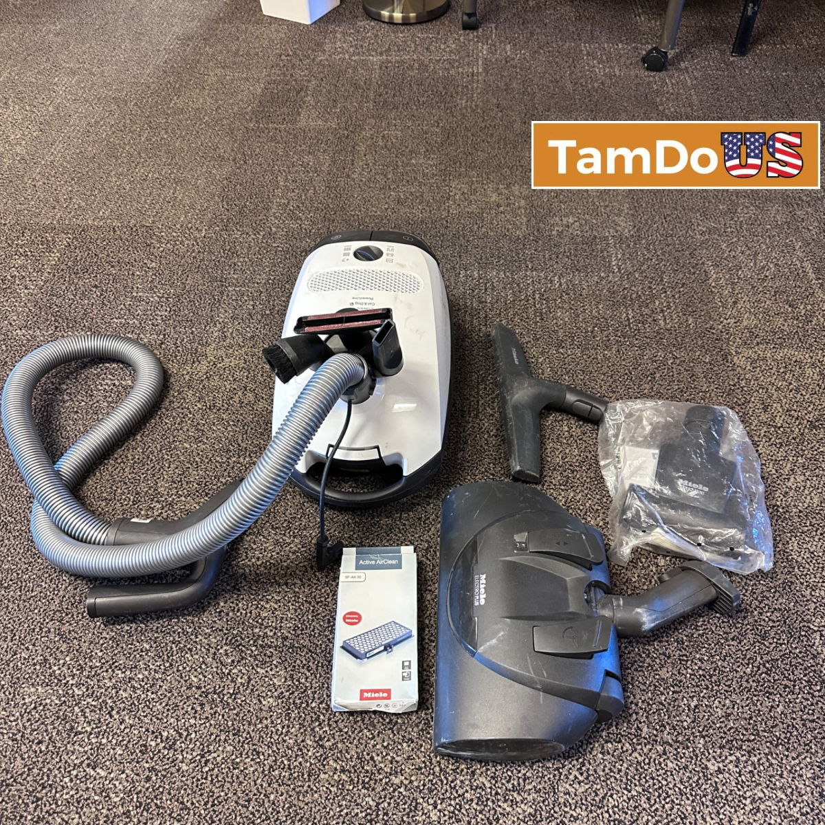 Miele Classic C1 Cat & Dog PowerLine Canister Vacuum Electro Brush Attachments - Photo 1 - Real photo at TamDo.us