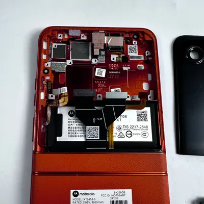Motorola Razr 2024 XT2453-5 Housing Outer Screen Battery Camera Replacement Part - Thumbnail 2