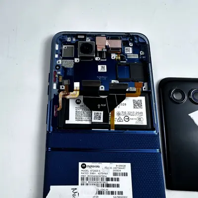 Motorola Razr 2025 XT2553-5 Outer Screen Housing Battery Camera Replacement Part - Thumbnail 3