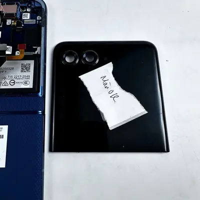 Motorola Razr 2025 XT2553-5 Outer Screen Housing Battery Camera Replacement Part - Thumbnail 2