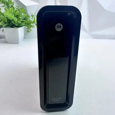 Motorola SURFboard SB6121 DOCSIS 3.0 Cable Modem – High-Speed Internet - Thumbnail 5