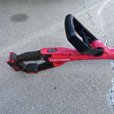 Craftsman CMCST900 13” Adjustable Cordless Pole Trimmer - Thumbnail 6