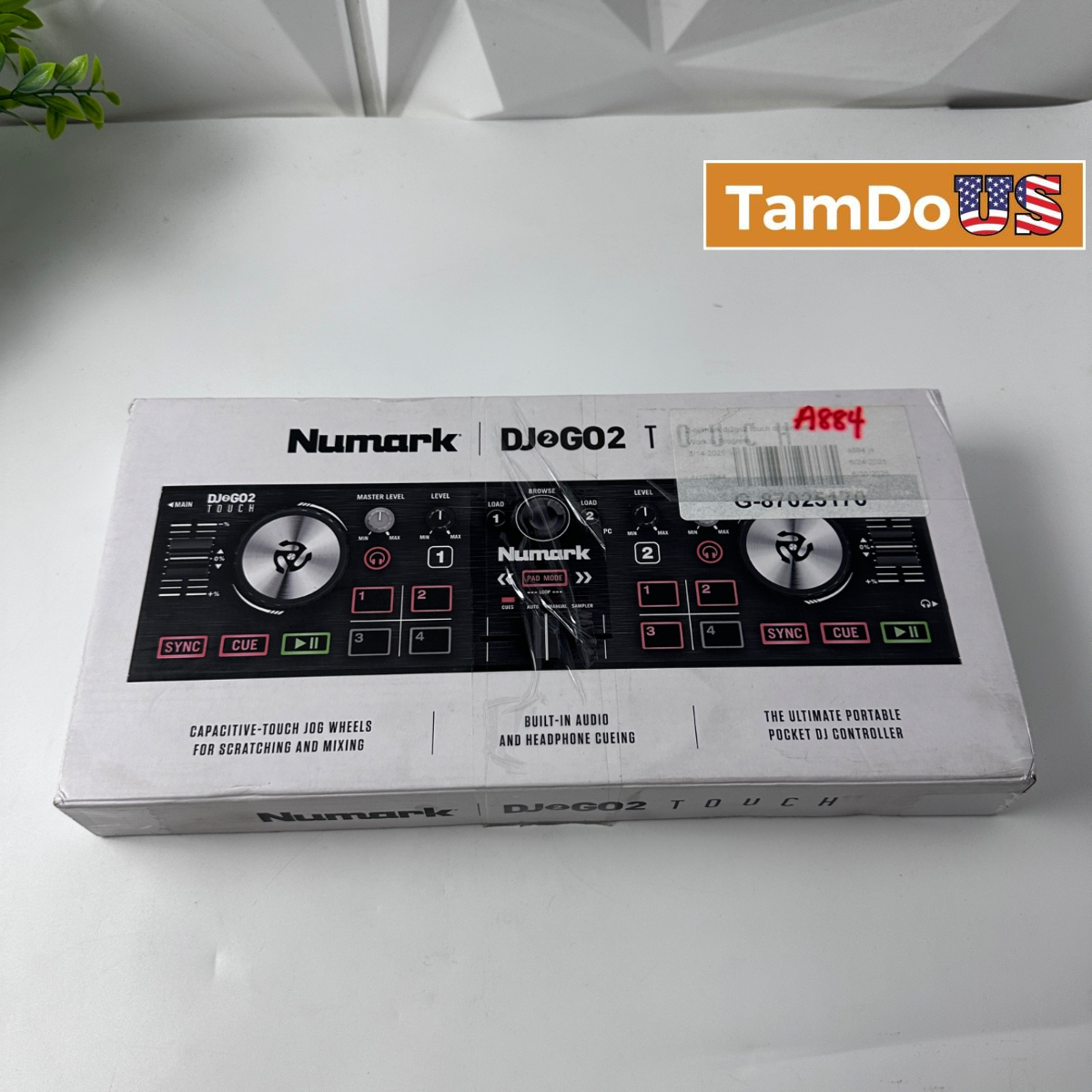 Numark DJ2GO2 Touch Portable 2-Channel Pocket DJ Controller Serato DJ Lite - Photo 1 - Real photo at TamDo.us