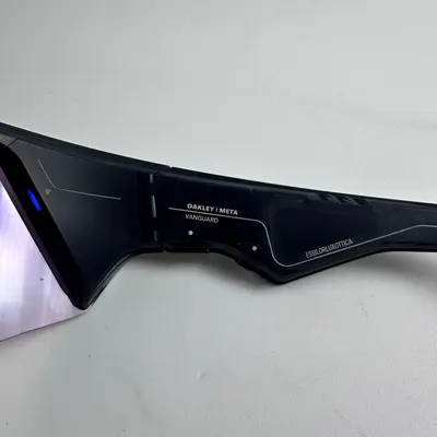 Oakley Meta Vanguard OW8001 AI Smart Sunglasses Black Frame Prizm Road Lens - Thumbnail 10